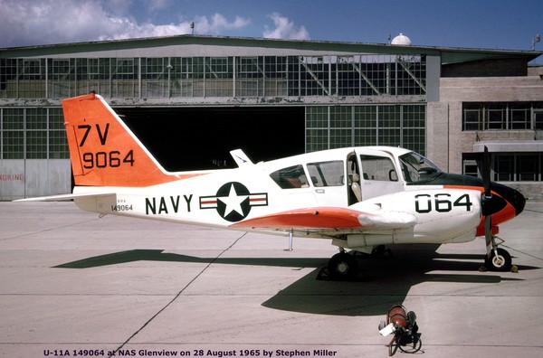 USN Piper U-11A Aztec 149405