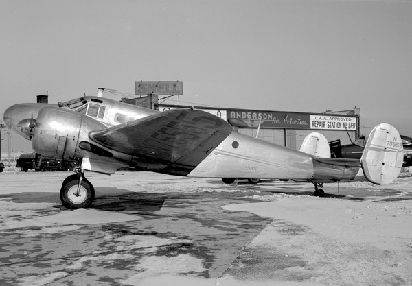  Beechcraft 18 Vega 2D N75555