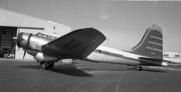  Douglas B-23 VEGA N52327